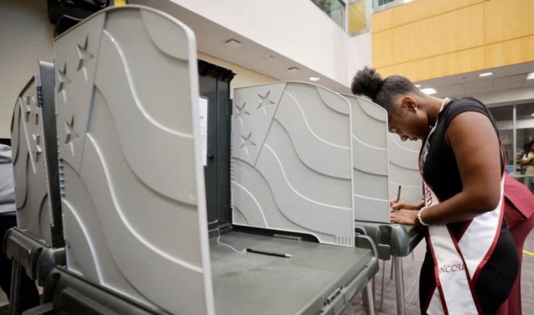 Kandidatët presidencialë në Karolinën e Veriut, përpjekje për të fituar përkrahjen e afrikano-amerikanëve
