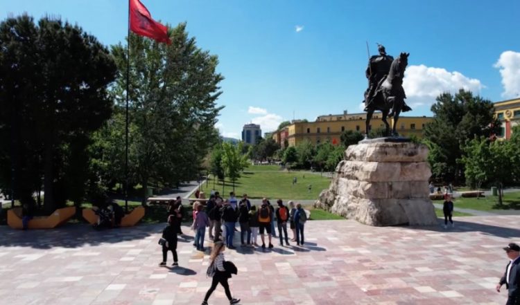 Reagime të qytetarëve në Tiranë mbi zgjedhjet presidenciale në SHBA