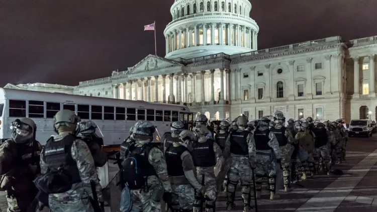 “Blindohet” Uashingtoni, autoritetet i frikësohen reagimeve të dhunshme