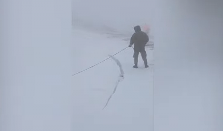 Forcat e Armatosura mes dëborës 40 cm, shpëtuan 3 banorë dhe 30 kuaj në Malin e Korabit 