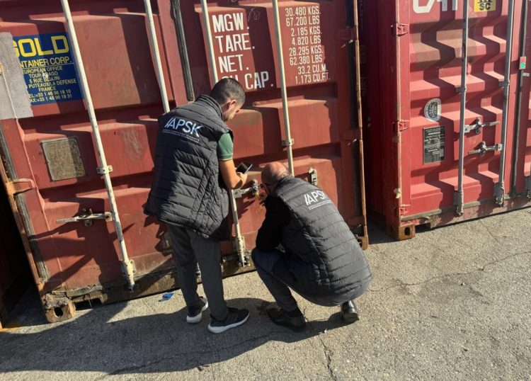 Anija u ankorua në Portin e Durrësit/Ministria e Brendshme: Agjencia e Pasurive të Sekuestruara merr në administrim 102 kontejnerët 