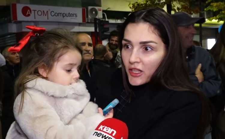 Eliona Pitarka i bashkohet protestës: E tmerrshme si adoleshentët vërtiten me thika, edhe pas ngjarjes!