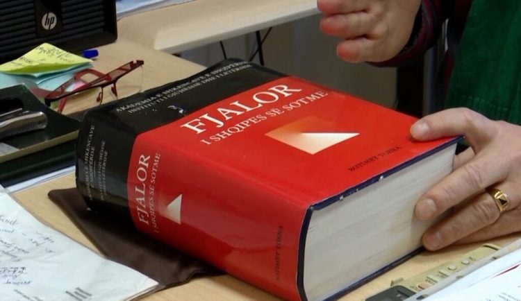 Përfundon fjalori i madh i Gjuhës Shqipe, ka 120 mijë fjalë dhe përfshin dialektet