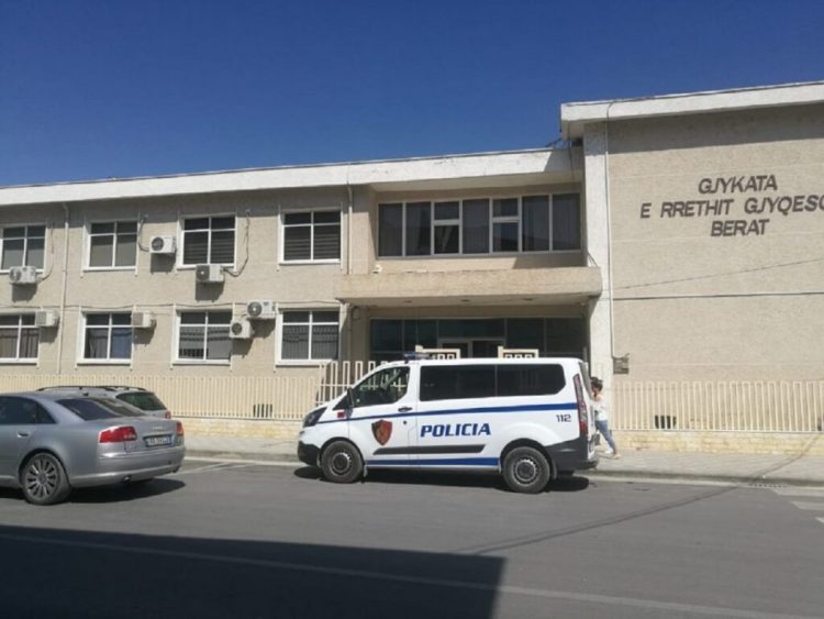 Dogji të gjallë 2 persona dhe i tërhoqi zvarrë në 1997, Prokuroria kërkon 25 vite burg për Byniamin Hajro 