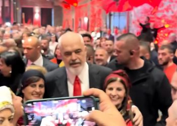 Kryeministri Rama publikon pamjet nga takimi me shqiptarët në Selanik: Frymëzim kuqezi