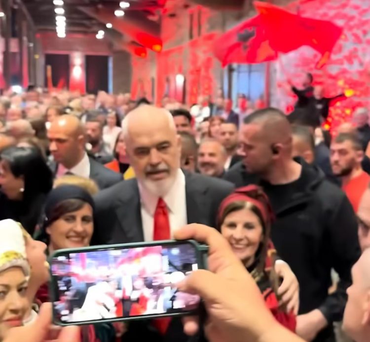 Kryeministri Rama publikon pamjet nga takimi me shqiptarët në Selanik: Frymëzim kuqezi