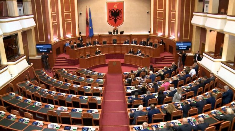 Deputetët e opozitës të pranishëm në seancën e sotme plenare
