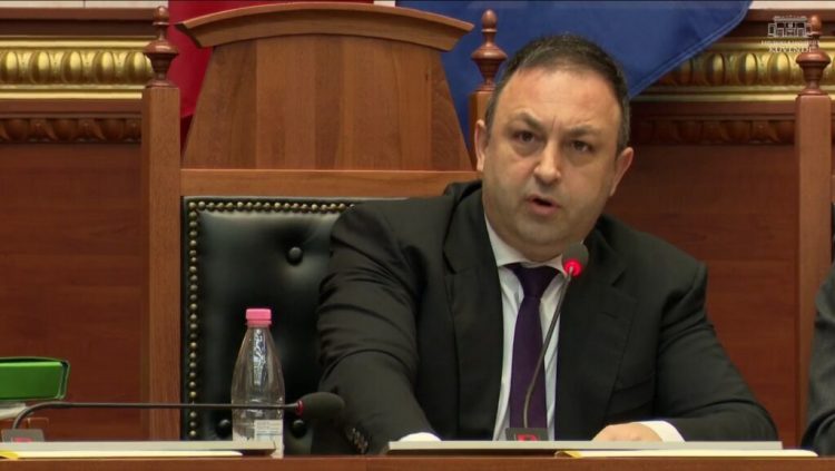 “Ushtar i bandave”, plas debati mes Hoxhës e Bardhit: Gënjeshtar e recitivist!