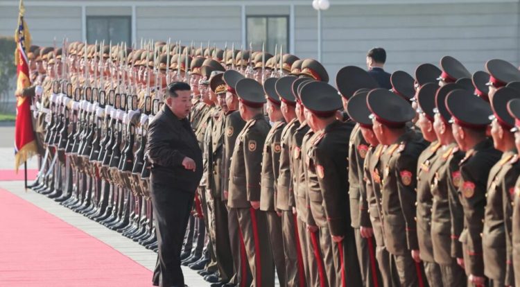 Komandanti ukrainas: Trupat e Koresë së Veriut po përgatiten të luftojnë përkrah atyre ruse