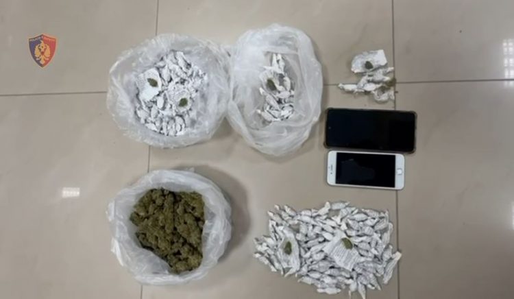 Shiste kanabis në lagjet e Fierit, arrestohet 18-vjeçari