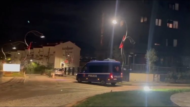 VIDEO/ Zbulohet laborator kokaine në Qerekë të Fushë Krujës