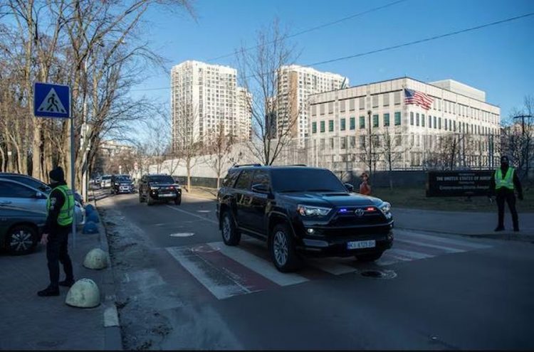 Rreziku nga sulmi ajror, SHBA mbyll ambasadën në Kiev