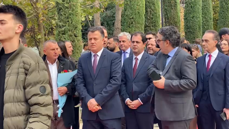 PD në Vlorë për festën e Pavarësisë, Noka: Uroj që përvjetori i vitit të ardhshëm ta gjejë Shqipërinë pa krim, korrupsion dhe drejtësi të kapur!