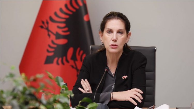 Nga 15 nëntori nis aplikimi për stacionet e plazhit, Kumbaro: Prioritet hotelet dhe plazhet publike 