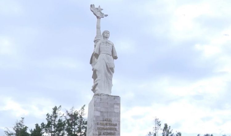 Shqipëria feston sot 80-vjetorin e Çlirimit! 