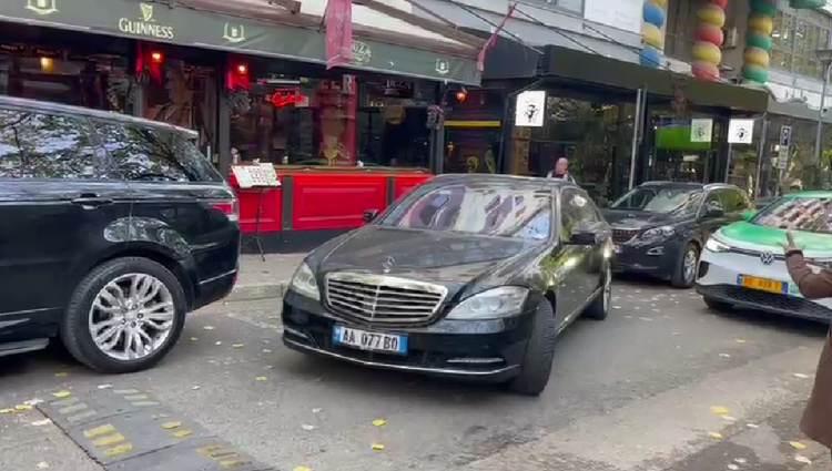 Video/ Pas vendimit të GJKKO, Berisha gati të shkojë në PD. Makina mbërrin pranë shtëpisë së ish-kryeministrit