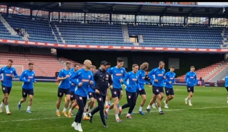 Probleme me dëmtimet te Çekia, trajneri Hasek bën ndryshime në listë