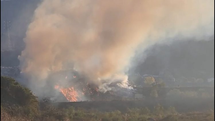 Flakët përfshijnë fushën e mbetjeve në landfillin e Elbasanit