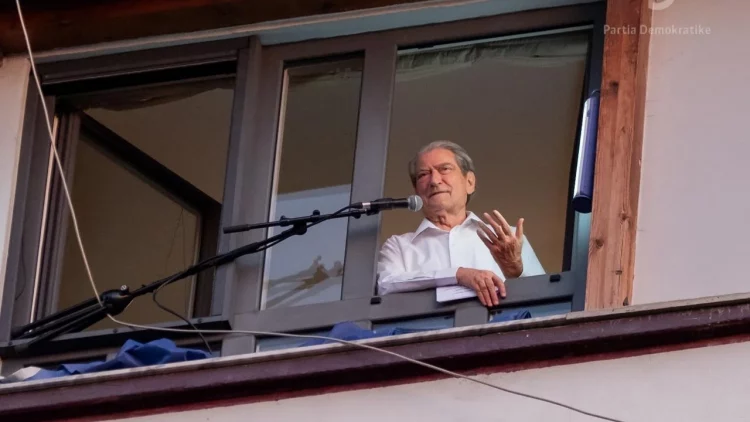 PD zhvendos mosbindjen civile në Shkodër pas masakrës, Berisha: T’u dëshmojmë se nuk janë vetëm