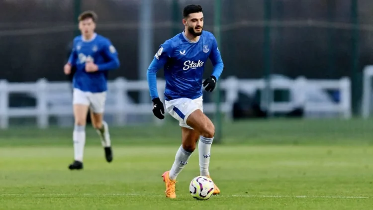 Broja është gati të debutojë si titullar te Evertoni, sulmuesi i Kombëtares zbret sërish në fushë me të rinjtë dhe kthehet në protagonist