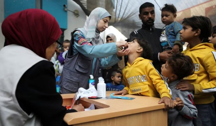 Goditet klinika ku po vaksinoheshin fëmijë në Gazën veriore, ushtria izraelite mohon sulmin