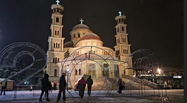 Korçë, qyteti juglindor mbuohet nga dëbora