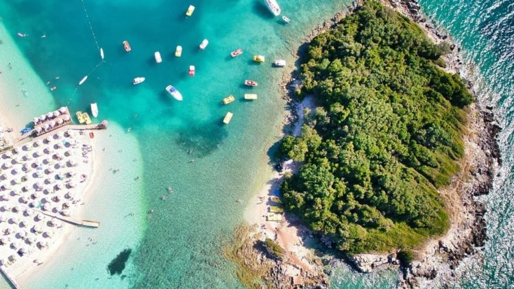 “Shkoni në Ksmail”, revista amerikane rendit Rivierën Shqiptare si një nga destinacionet më të mira për t’u vizituar