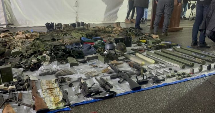 Sulmi në veri të Kosovës/ Tetë persona të arrestuar, sekuestrohet arsenal armësh