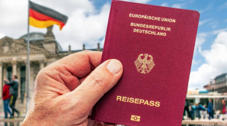 Që prej sulmit të Hamasit, izraelitët aplikojnë për pasaportë gjermane 