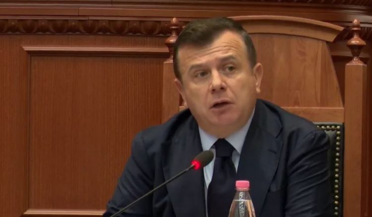 Balla ironizon Berishën: Është fyerje kur minuta e heshtjes për Repishtin kërkohet nga një njeri që e akuzonte si spiun të Sigurimit