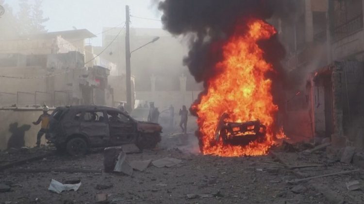 Ushtria e Asad dhe Rusia vazhdojnë bombardimet në tokën e Sirisë pasi rebelët morën Alepon