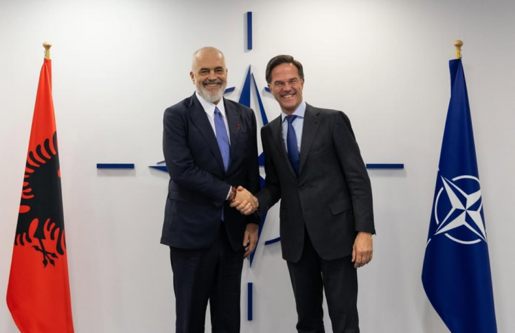 Kryeministri Rama ndan foton krah Sekretarit të Përgjithshëm të NATO-s, Rutte: Mbështetës i paepur i Shqipërisë