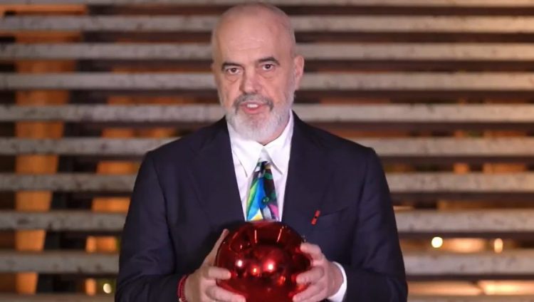 Ndërrimi i viteve/ Rama uron shqiptarët: Do ta ngjisim Shqipërinë në majën ku gjendet shtëpia e madhe e BE-së