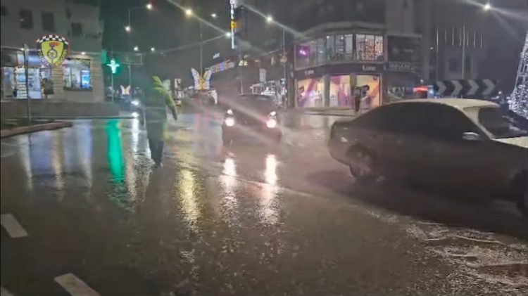 Përkeqësimi i kushteve atmosferike/ Policia Rrugore apel për shoferët: Kujdes gjatë drejtimit të mjeteve!