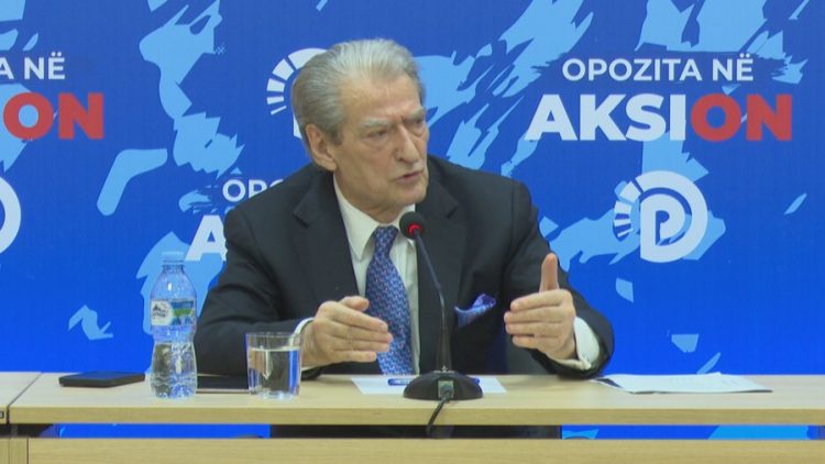 A po lobon për heqje e “non gratës”, Berisha: Pres dorëzimin e pushtetit, që të nis përpjekjet e mia!