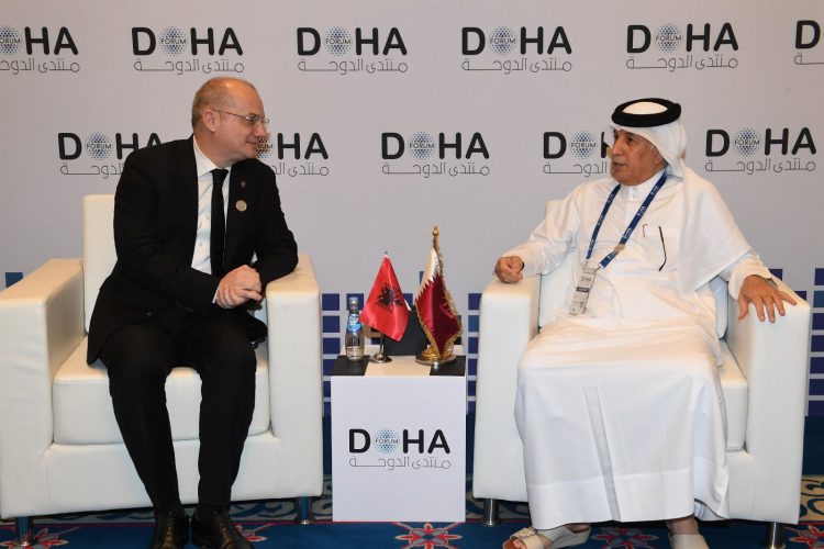Ministri Hasani përfundon vizitën në Katar: Diskutova për rritjen e bashkëpunimit ekonomik dhe politik mes dy vendeve