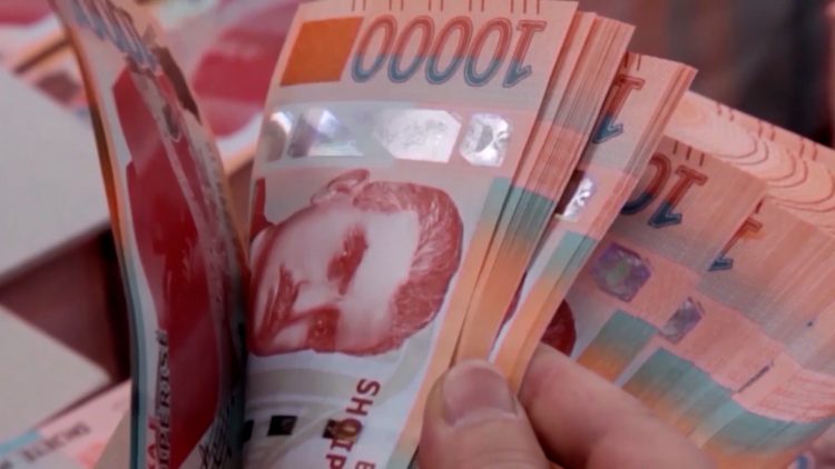 Paga mesatare mujore shkon në 77.6 mijë Lekë, sektori privat ka paga më të ulëta se shteti