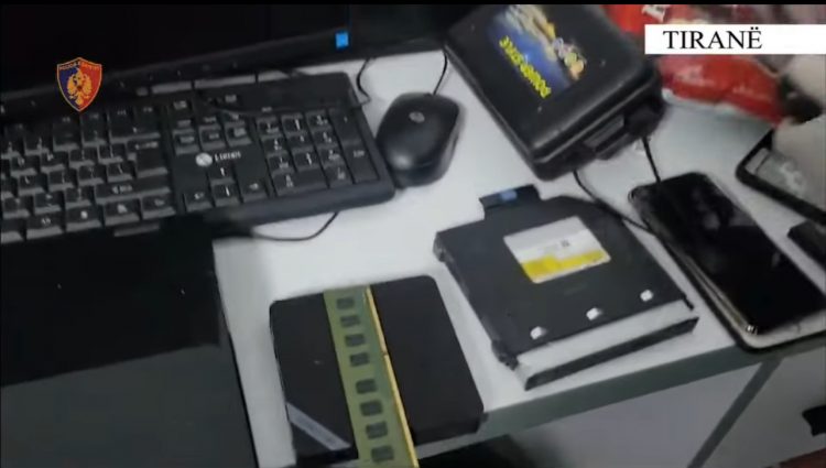 Pirateria televizive/ Arrestohen 5 administratorë të subjekteve, shpallen në kërkim 3 të tjerë