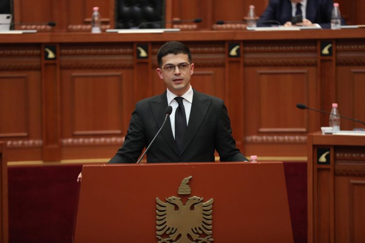 Kuvendi miraton ligjin për rezervistët/ Vengu: Do të përdoren për stërvitje, misione ushtarake, humanitare, apo civile