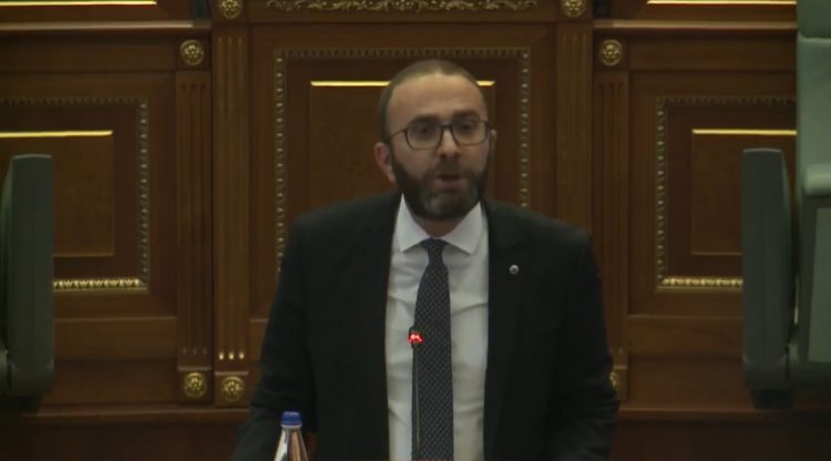 “Fjalimi i tij, thikë pas shpine për vëllain tonë Kosovën”/ Bardhi-Ramës: Nuk ia themi kurrë këshillën në publik, por me zë të ulët!