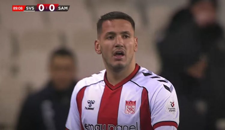 Dy kartonë brenda një minute, Manaj “tradhtohet” nga nervat në Turqi