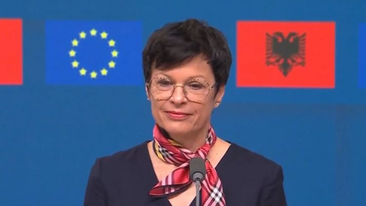 Komisionerja Kos i uron suksese Shqipërisë: Besoj te puna juaj në këto negociata! 