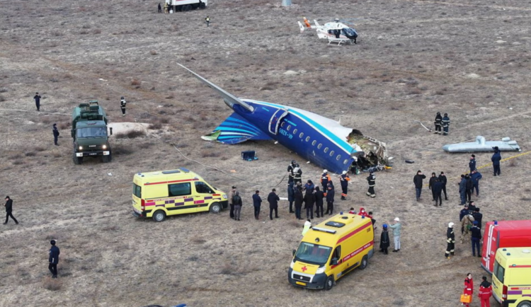 Shpërthen sapo prek tokën/ Momenti i rrëzimit të aeroplanit me 72 pasagjerë në Kazakistan (Video) 
