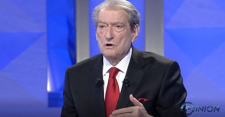 “Brenda 4 mureve e pa një oborr”, Berisha kujton në ‘Opinion’ muajt e izolimit në shtëpi