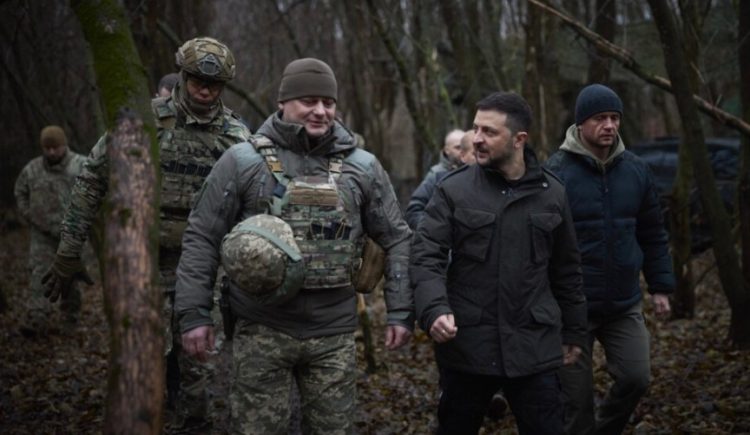 Rusia i afrohet qytetin kyç të Ukrainës, teksa Zelensky viziton vijën e frontit