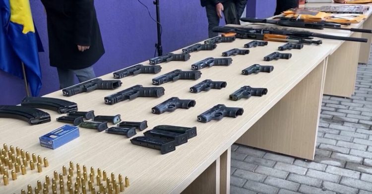 Trafik armësh nga Kosova në Shqipëri, Gjykata e Tiranës lë në qeli 5 të arrestuarit