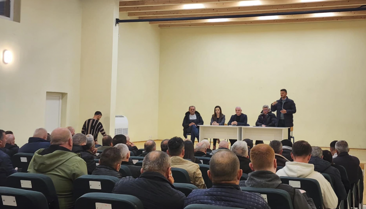 Gjekmarkaj takim me banorët e Rrëshenit: Bashkia Mirditë, e tradhëtuar dhe e prerë në besë nga pushteti në ikje!