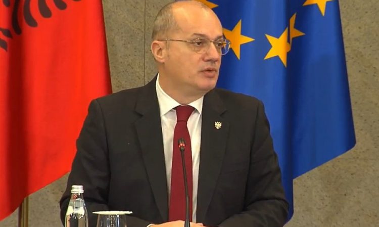 Ministri Hasani për pensionet me Greqinë dhe marrëveshjen e detit: Duhet punë tavoline, jo mikrofoni