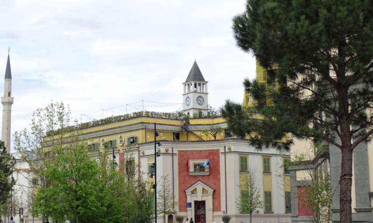 Nga 1 janari 2025, pensionistët me abone falas në Tiranë! Ja si do të funksionojë 