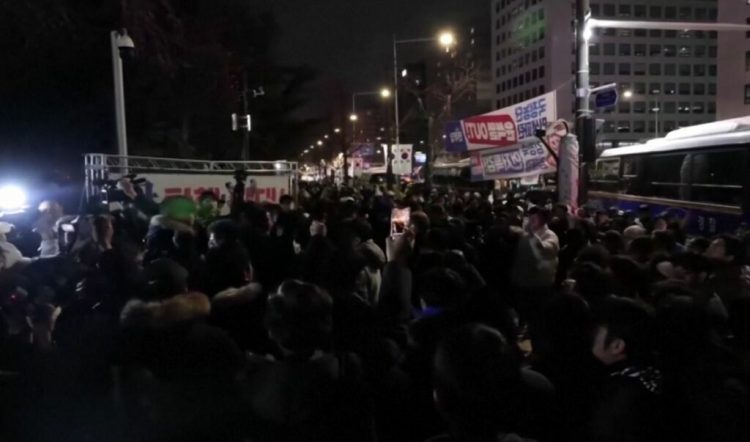 Ligji ushtarak, shpërthejnë protestat në Korenë e Jugut